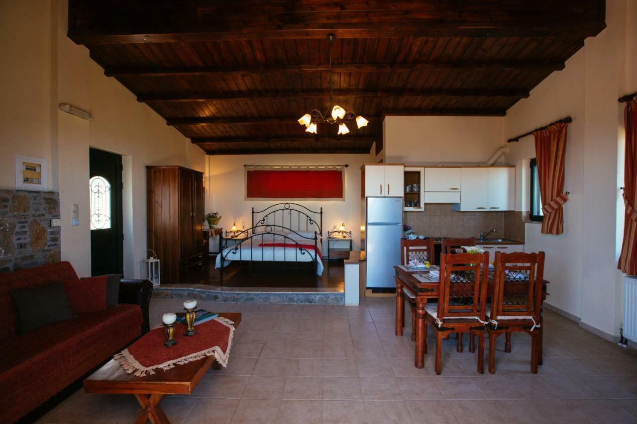 Aetovigla Guesthouse Krousonas  Ngoại thất bức ảnh