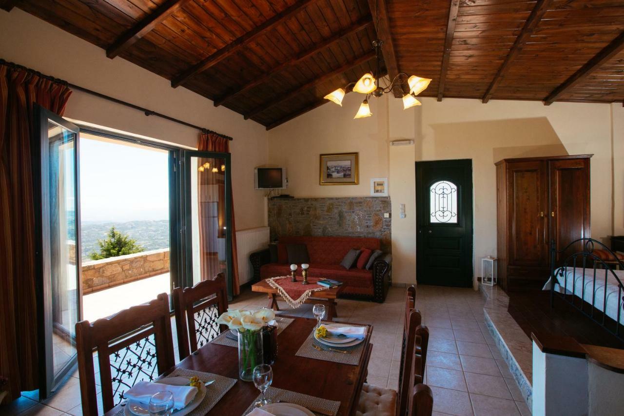 Aetovigla Guesthouse Krousonas  Ngoại thất bức ảnh